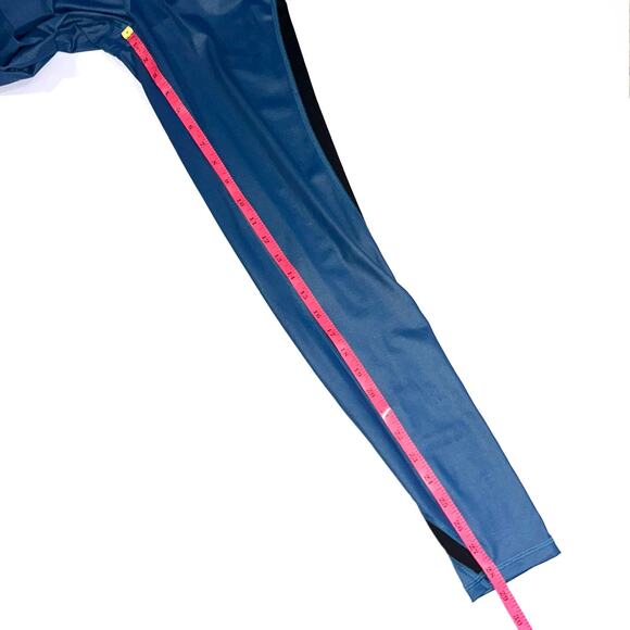Victorias Secret Sport Total Knockout Blue Shine Tight Legging Size Small - Picture 9 of 13